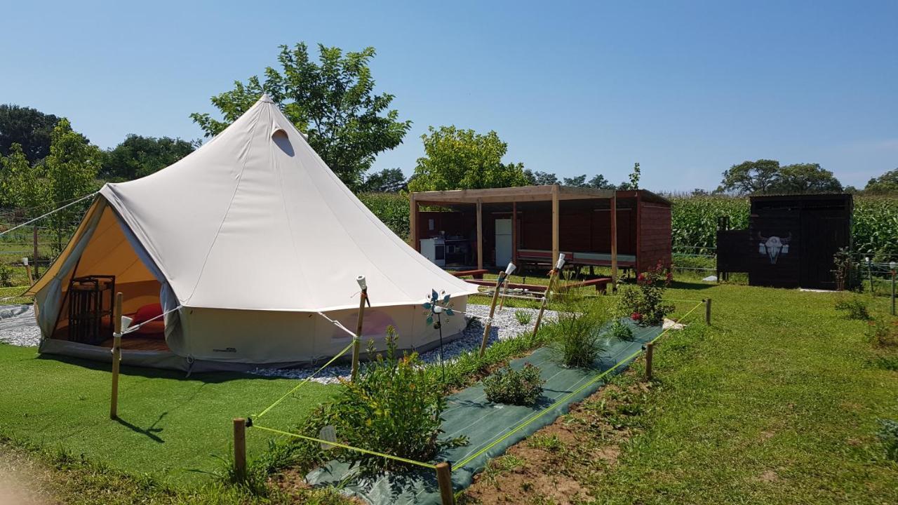 Bed and Breakfast La Petite Ferme De Pouillon - Parc Animalier - Aire De Loisirs Exterior foto